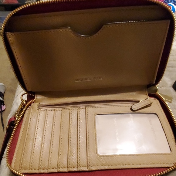 Michael Kors wallet and matching purse - Picture 3 of 4